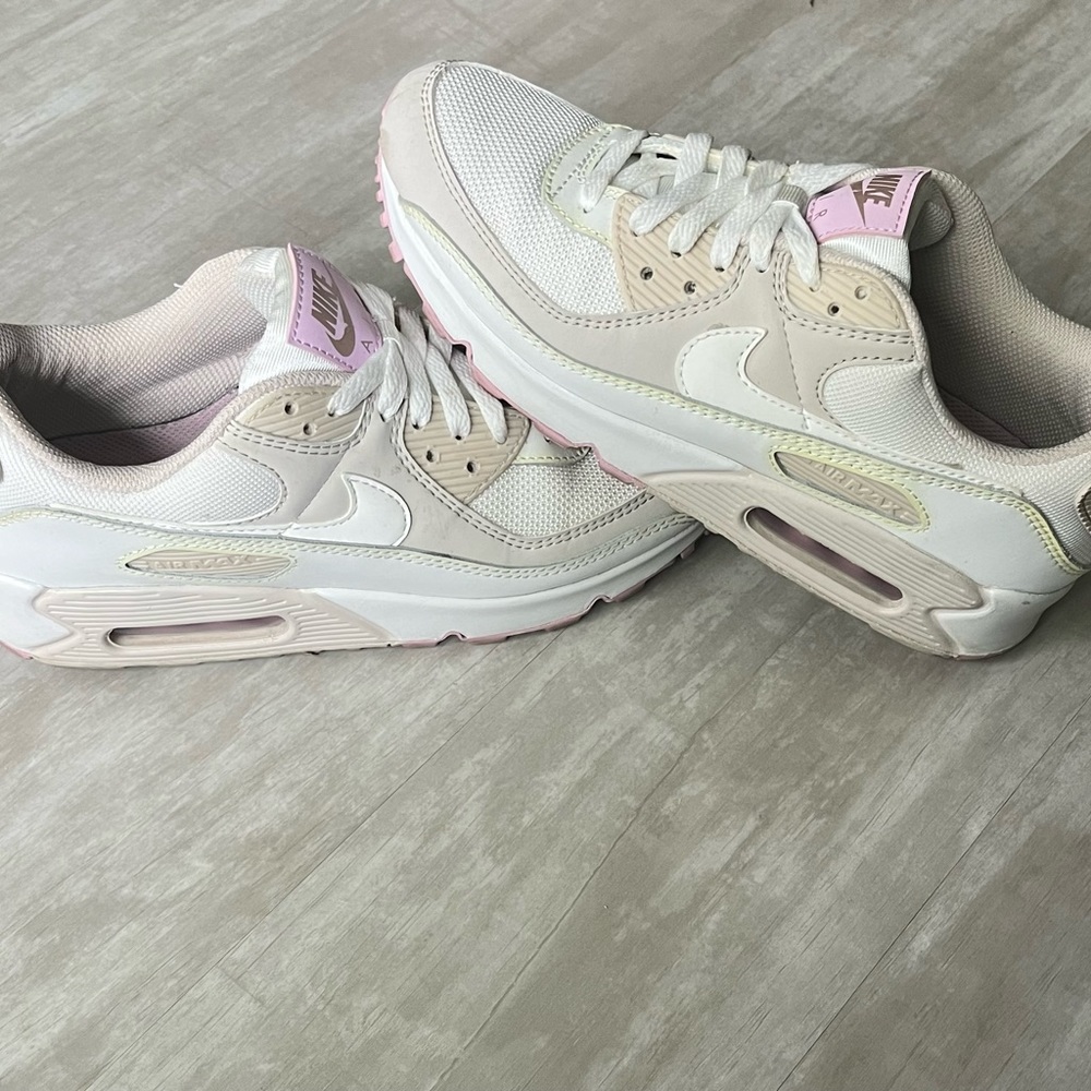 NIKE Women’s Air Max 99